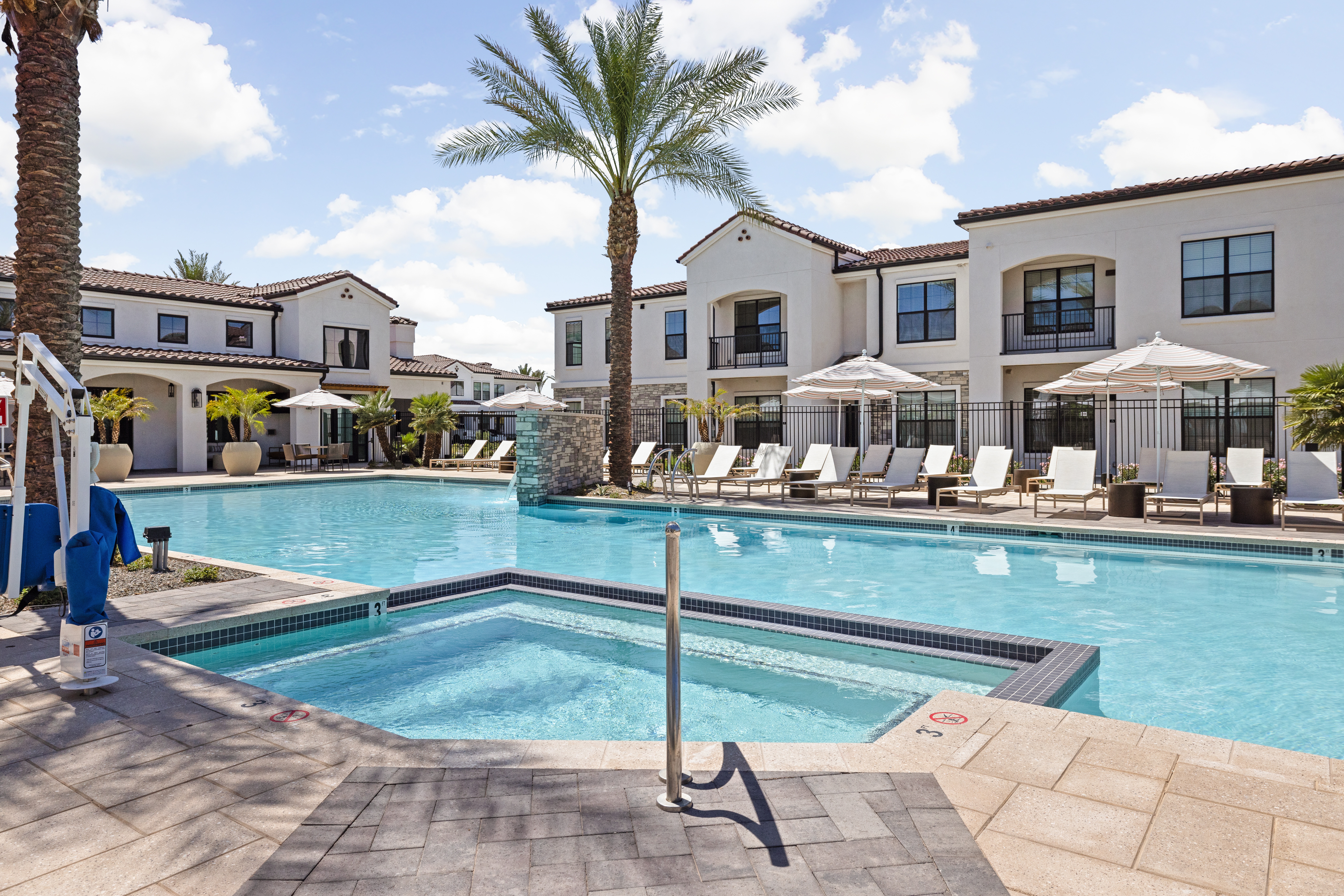 Stella Luxury Apartment Homes photo 4